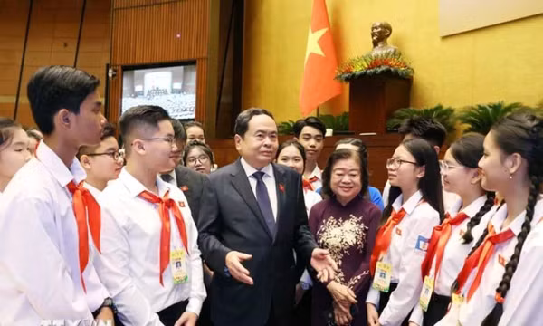 Chủ tịch Quốc hội: Xây dựng thế hệ tương lai của đất nước phát triển toàn diện