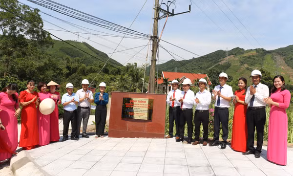 Hạ Long: Khánh thành công trình “Nâng cấp, mở rộng tuyến đường từ trường TH&THCS qua trường mầm non đấu nối đường liên thôn Lán Dè, xã Vũ Oai”