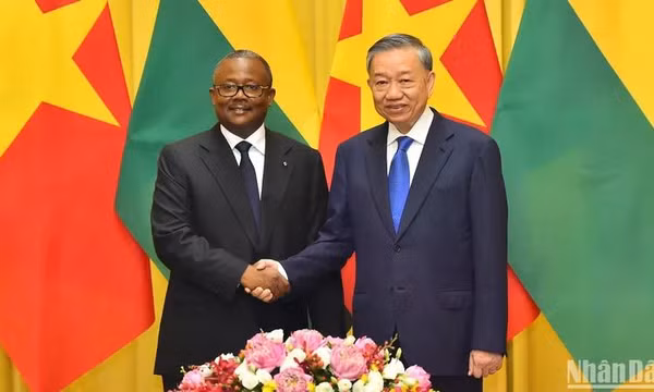 Tổng Bí thư, Chủ tịch nước Tô Lâm hội đàm với Tổng thống Cộng hòa Guinea-Bissau Umaro Sissoco Embaló