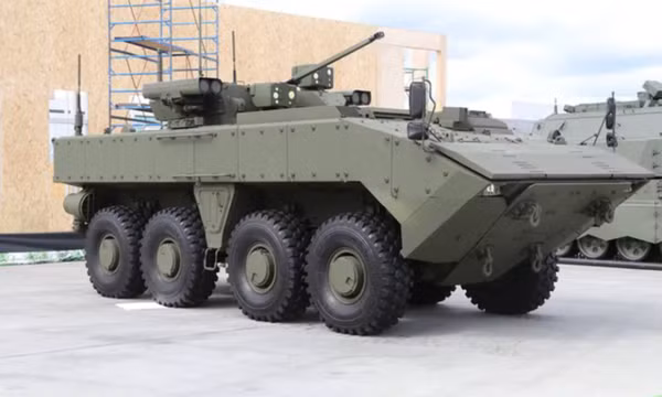 Rò rỉ hình ảnh xe bọc thép tối tân Boomerang Nga tiến về Ukraine