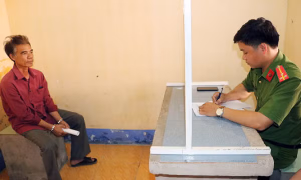 Cán bộ công an huyện bị đánh, ném đá phải nhập viện cấp cứu