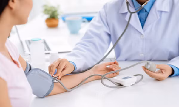 Có được nhập hai chứng chỉ hành nghề y thành một?