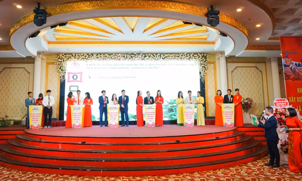 Nền tảng xây dựng đô thị công nghiệp, dịch vụ đồng bộ, hiện đại, giàu đẹp và văn minh