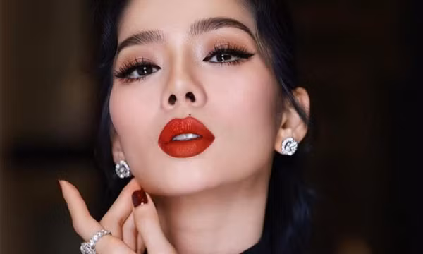 Lệ Quyên phản ứng gắt antifan và những cuộc khẩu chiến không cân sức