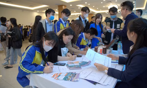 Đại học Hạ Long: Diễn đàn hợp tác Nhà trường – Nhà tuyển dụng và Ngày hội việc làm năm 2023