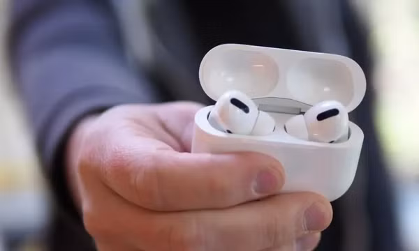 Là tai nghe phổ biến nhất thế giới, AirPods vẫn có 1 bất tiện khó chịu