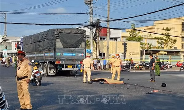Tai nạn giao thông nghiêm trọng làm hai người tử vong tại chỗ