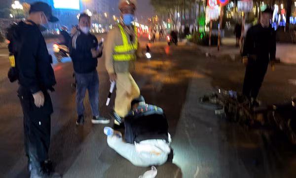 Thông chốt làm ngã thai phụ, quái xế nói không nhớ được gì