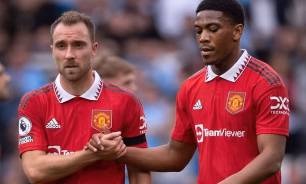 HLV Ten Hag báo tin vui bất ngờ cho CĐV MU