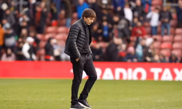 Tottenham sa thải HLV Conte