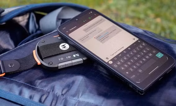 Phụ kiện giúp mang tính năng liên lạc qua vệ tinh lên mọi smartphone