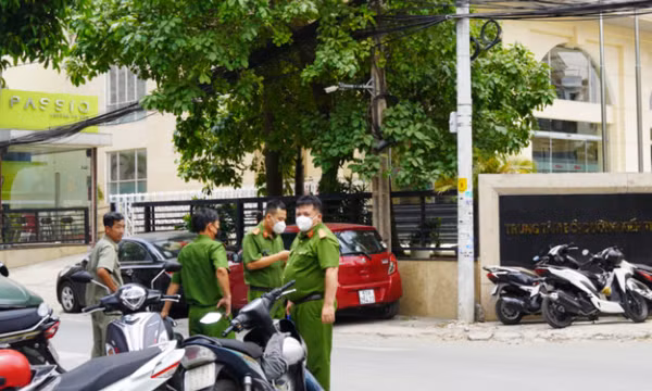 Cảnh sát phong tỏa Công ty Tài chính Home Credit