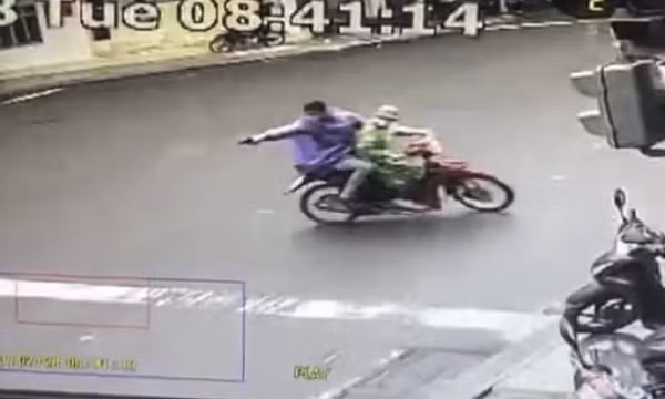 Nhóm người rượt đuổi, nổ súng bắn nhau trên đường phố như phim hành động