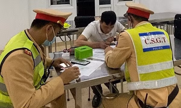 Phát hiện tài xế sử dụng ma túy, điều khiển ôtô hết hạn đăng kiểm