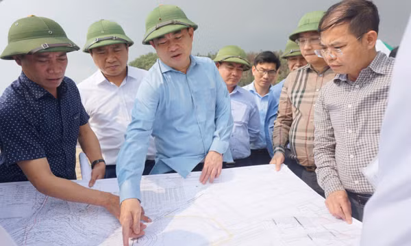 Phó Bí thư Thường trực Tỉnh ủy Ngô Hoàng Ngân kiểm tra công tác cải tạo phục hồi môi trường mỏ Suối Lại