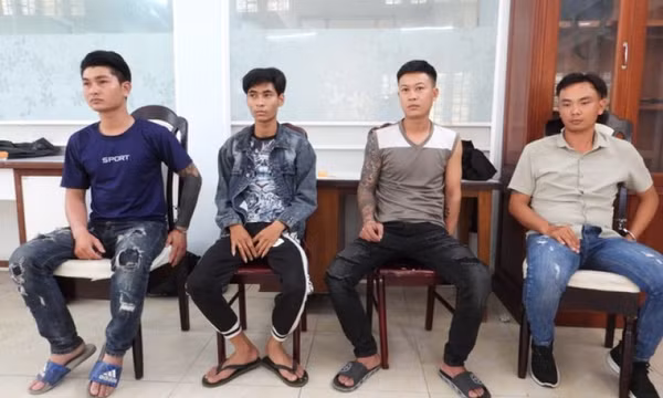 Đường dây tín dụng đen tạt sơn, ném chất bẩn, khóa cửa nhà con nợ