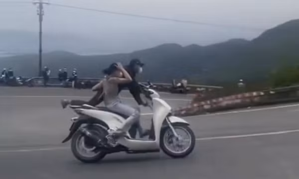 Khẩn trương xác minh xe SH làm “xiếc”trên đèo Hải Vân