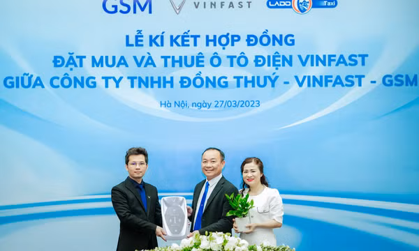 Lado Taxi thuê 500 ô tô điện VinFast và mua bổ sung 40 xe VF e34