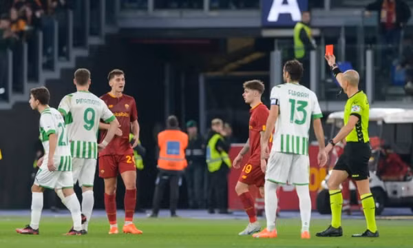 Roma ngã ngựa khi vắng Mourinho