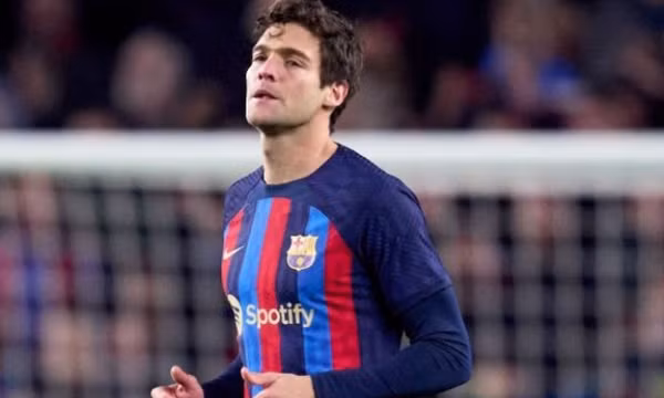 Bolton kiện Barca lên FIFA