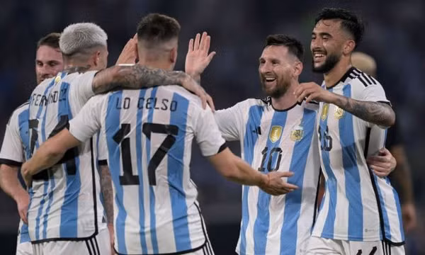Messi lập hat-trick khi Argentina thắng 7-0