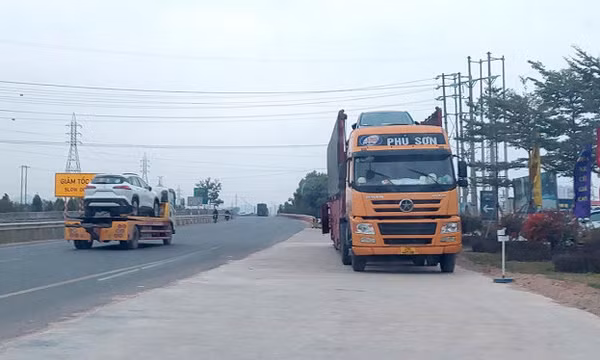 Hai tỉnh bất nhất, đấu nối trái phép “băm nát” QL1A