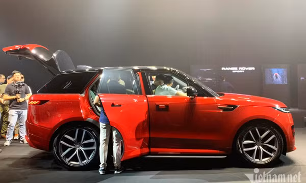 SUV hạng sang Range Rover Sport 2023 ra mắt khách Việt, giá cao nhất phân khúc