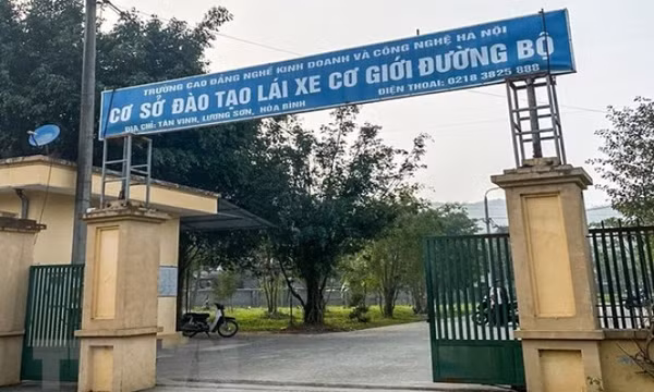 Hòa Bình: Khởi tố Giám đốc và 2 cán bộ Trung tâm đào tạo lái xe