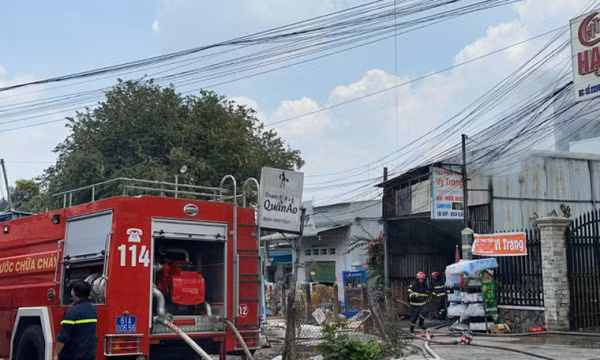 Bắt kẻ ngáo đá tấn công Cảnh sát, đốt cháy tiệm tạp hóa