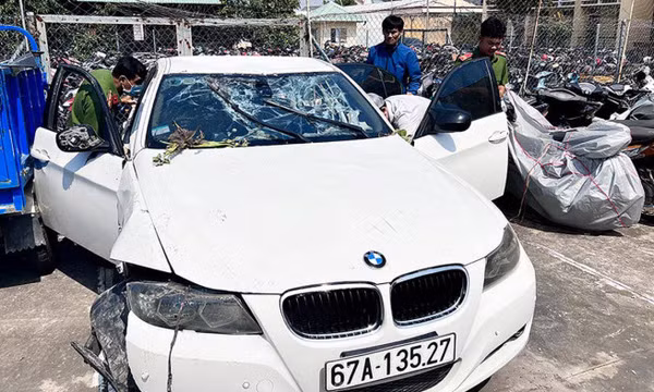 An Giang: Nữ tài xế tử vong sau khi xe BMW lao xuống kênh