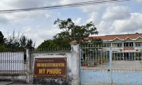 Thầy giáo bị tố sàm sỡ học sinh, nâng điểm tùy tiện