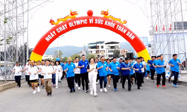 Cẩm Phả: Trên 1.000 người tham gia Ngày chạy Olympic vì sức khỏe toàn dân năm 2023