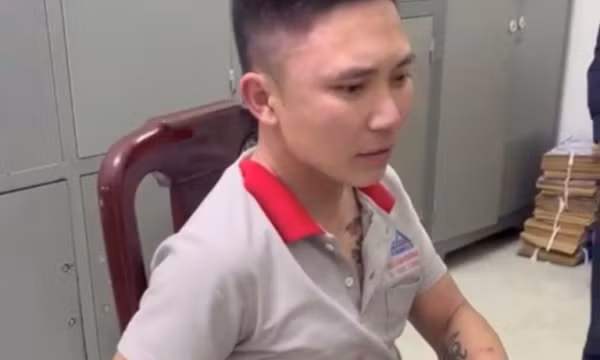 Hung hãn chặn ô tô, cướp tiền đi mua bia nhậu