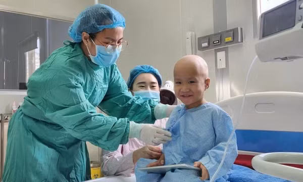 Hai ca bệnh ghép tủy đồng loại đầu tiên ở miền Trung-Tây Nguyên xuất viện