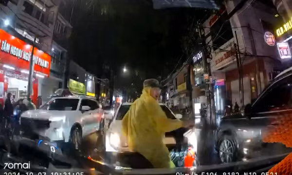 Xử phạt tài xế đi sai làn đường, gây ùn tắc ở Biên Hòa