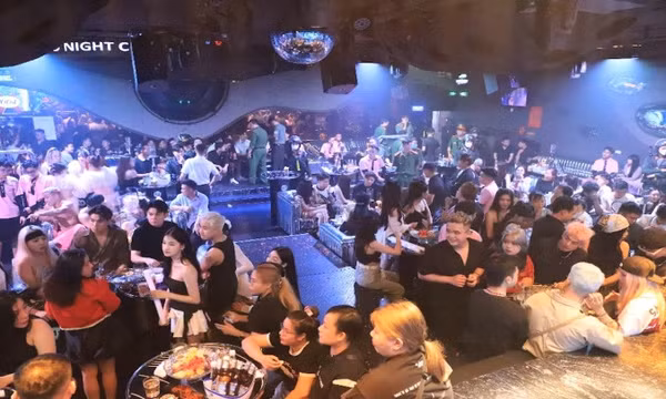 Hàng trăm cảnh sát đột kích 4 quán bar trá hình ở Đồng Nai