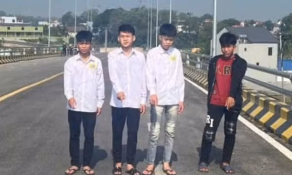 Bắt nhóm học sinh chặt và cướp biển số xe