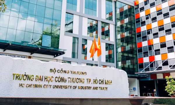 Trường đại học đầu tiên chốt thưởng Tết 2025, lao công nhận bằng mức hiệu trưởng