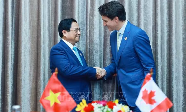 Thủ tướng Phạm Minh Chính gặp Thủ tướng Canada Justin Trudeau