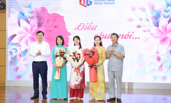 Trung tâm Truyền thông tỉnh gặp mặt CBVCNLĐ nữ nhân kỷ niệm Ngày Phụ nữ Việt Nam