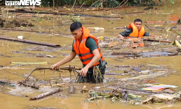 Lũ quét Làng Nủ: Tìm thấy thêm 2 thi thể, còn 7 người mất tích