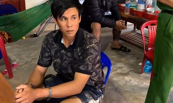 ‘Xin’ xe bất thành, nam thanh niên tấn công cảnh sát