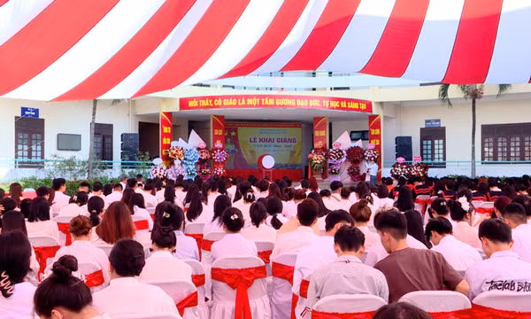 Trường Cao đẳng Y tế Quảng Ninh khai giảng năm học 2024-2025