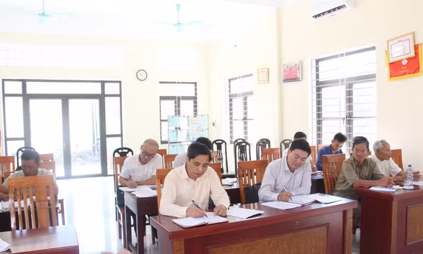 Phó Chủ tịch Thường trực UBND tỉnh dự sinh hoạt thường kỳ tại Chi bộ thôn 5, xã Hoàng Tân