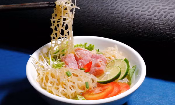 Món phở độc lạ nổi tiếng xứ Quảng, biến tấu đa dạng, khách ăn no lâu