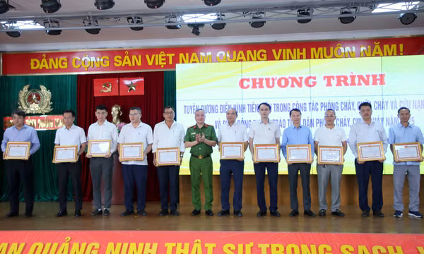 Công an tỉnh tuyên dương điển hình tiên tiến trong công tác phòng cháy, chữa cháy