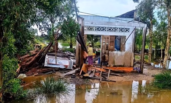 Lốc xoáy làm hư hỏng 15 căn nhà, 6 người bị thương