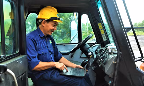 Người Đảng viên gương mẫu – Người Thợ sửa chữa ô tô giỏi ở Than Đèo Nai – Cọc Sáu