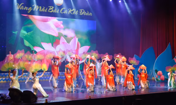 Chương trình nghệ thuật “Vang mãi bài ca kết đoàn”