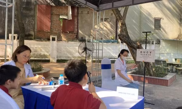 Giảm tình trạng cận thị ở trẻ em: Cần hạn chế sử dụng các thiết bị điện tử